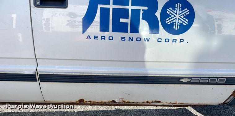 image for item LV9873 1999 Chevrolet Suburban  SUV