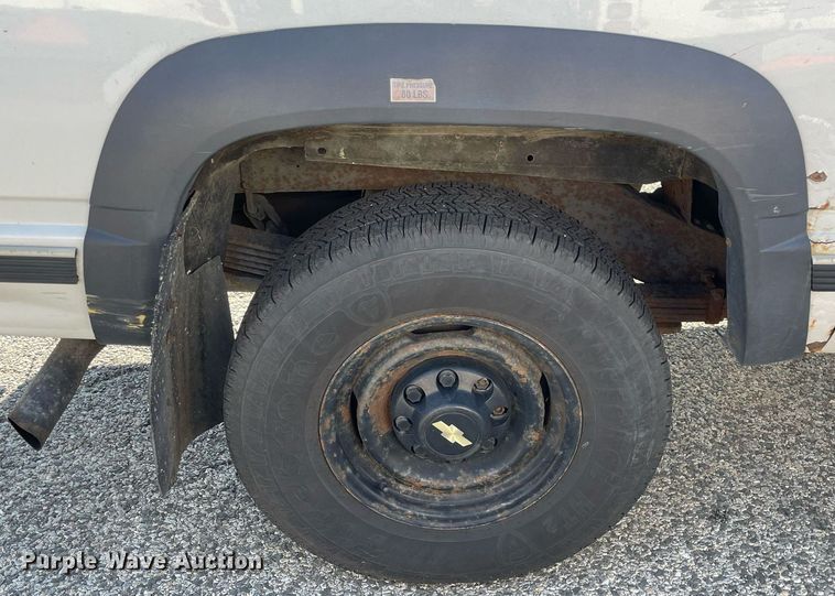 image for item LV9873 1999 Chevrolet Suburban  SUV