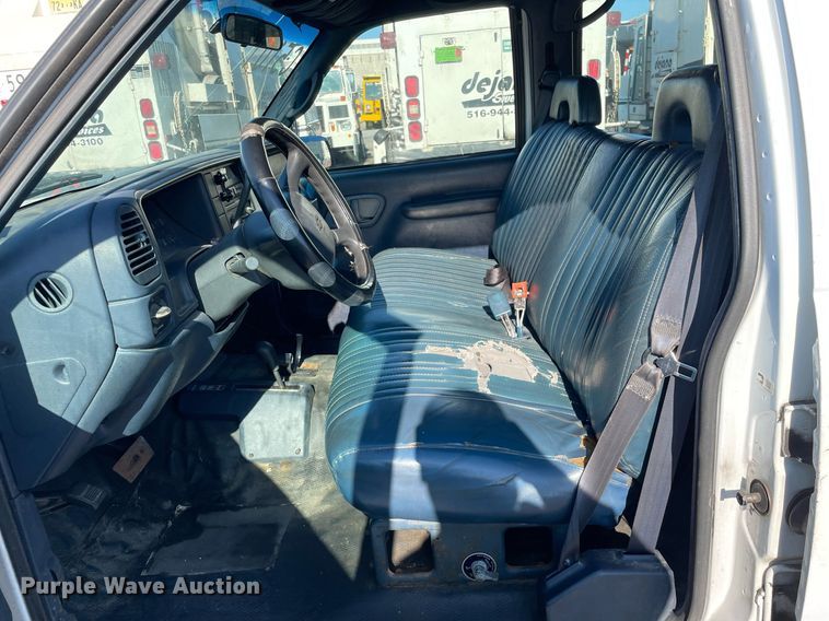 image for item LV9873 1999 Chevrolet Suburban  SUV