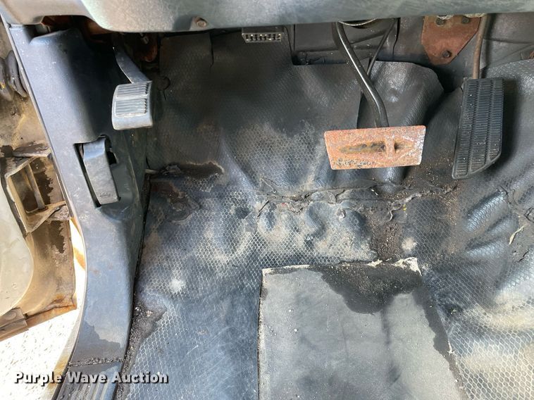 image for item LV9873 1999 Chevrolet Suburban  SUV