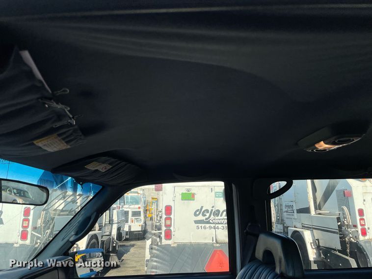 image for item LV9873 1999 Chevrolet Suburban  SUV