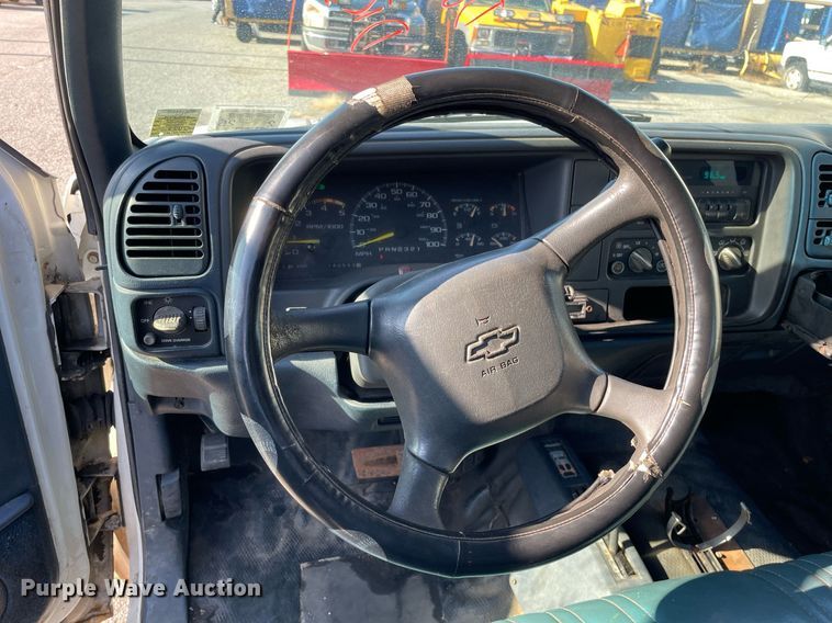 image for item LV9873 1999 Chevrolet Suburban  SUV