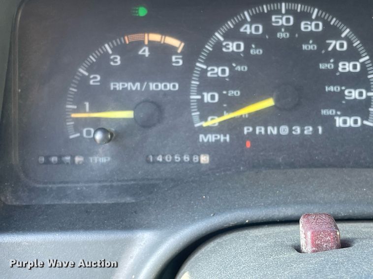 image for item LV9873 1999 Chevrolet Suburban  SUV