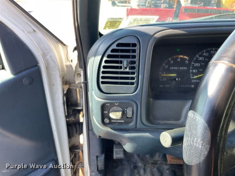 image for item LV9873 1999 Chevrolet Suburban  SUV