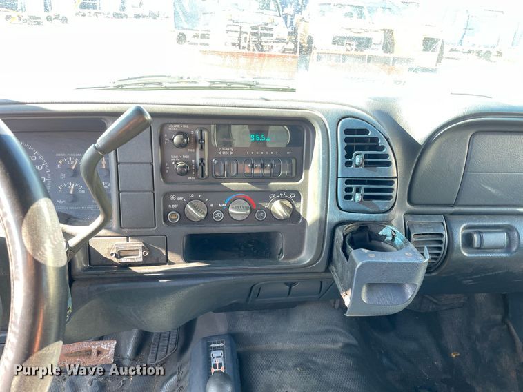 image for item LV9873 1999 Chevrolet Suburban  SUV