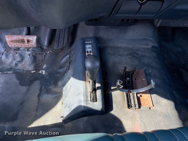 image for item LV9873 1999 Chevrolet Suburban  SUV