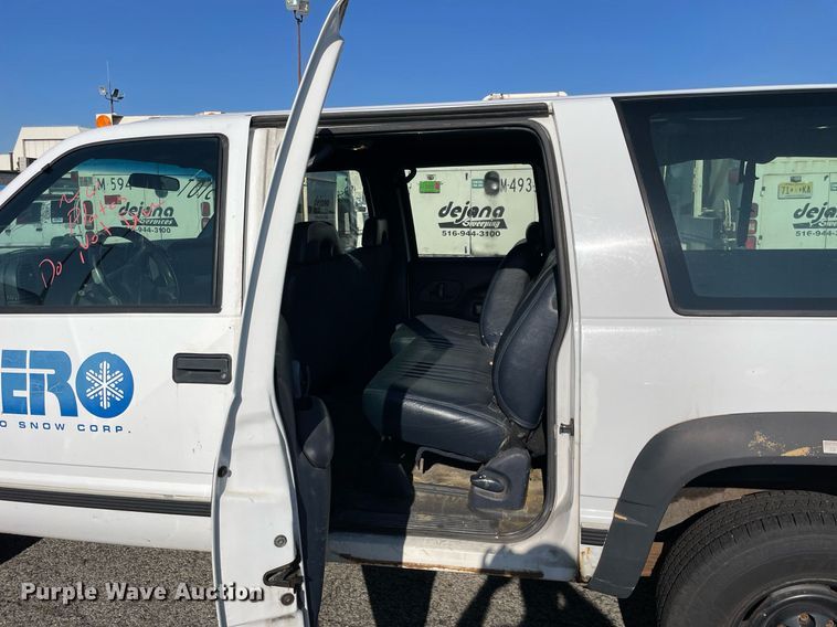 image for item LV9873 1999 Chevrolet Suburban  SUV