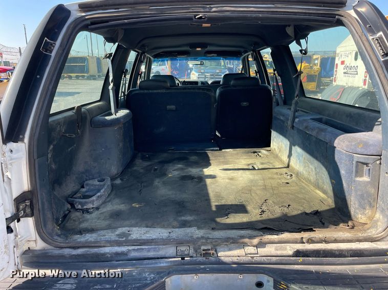 image for item LV9873 1999 Chevrolet Suburban  SUV