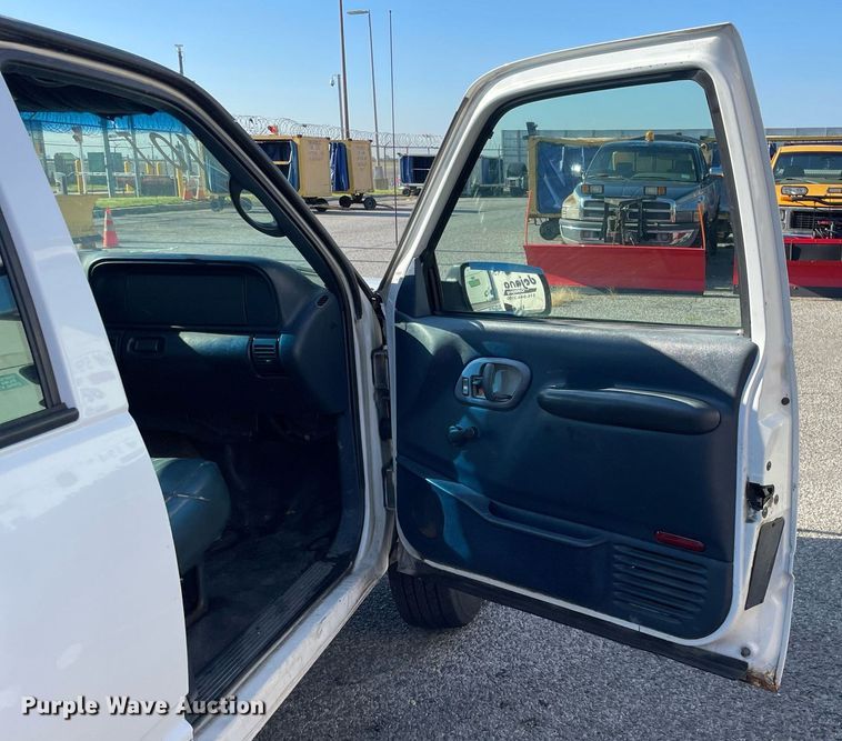 image for item LV9873 1999 Chevrolet Suburban  SUV