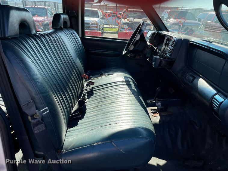 image for item LV9873 1999 Chevrolet Suburban  SUV