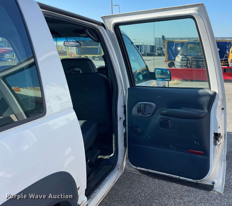 image for item LV9873 1999 Chevrolet Suburban  SUV