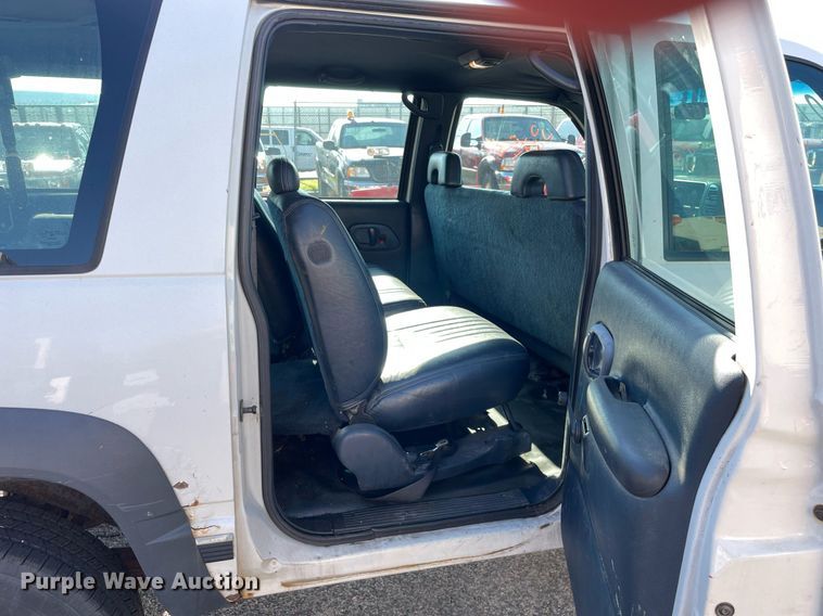image for item LV9873 1999 Chevrolet Suburban  SUV