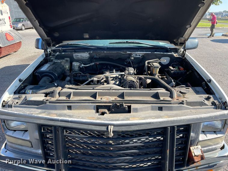 image for item LV9873 1999 Chevrolet Suburban  SUV