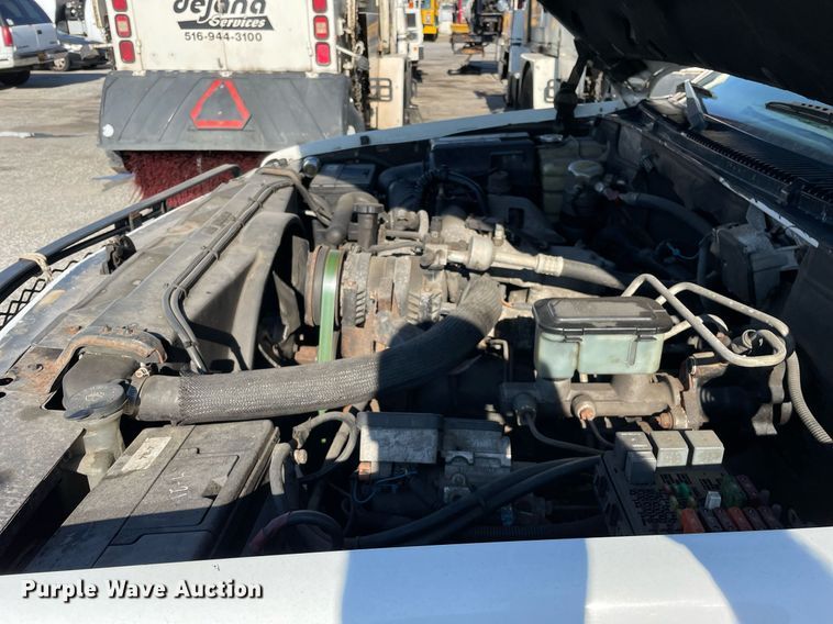 image for item LV9873 1999 Chevrolet Suburban  SUV