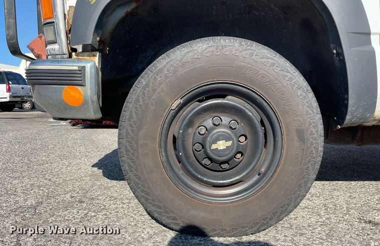 image for item LV9873 1999 Chevrolet Suburban  SUV