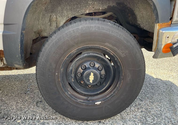 image for item LV9873 1999 Chevrolet Suburban  SUV