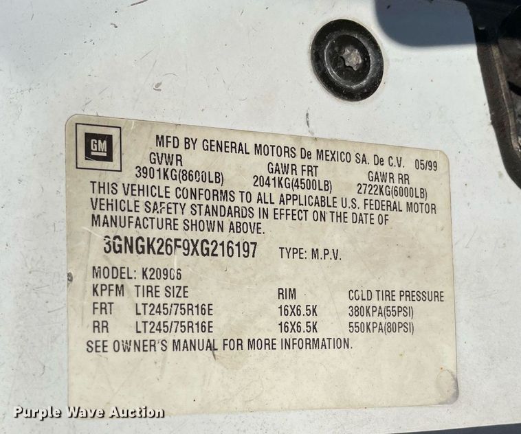 image for item LV9873 1999 Chevrolet Suburban  SUV