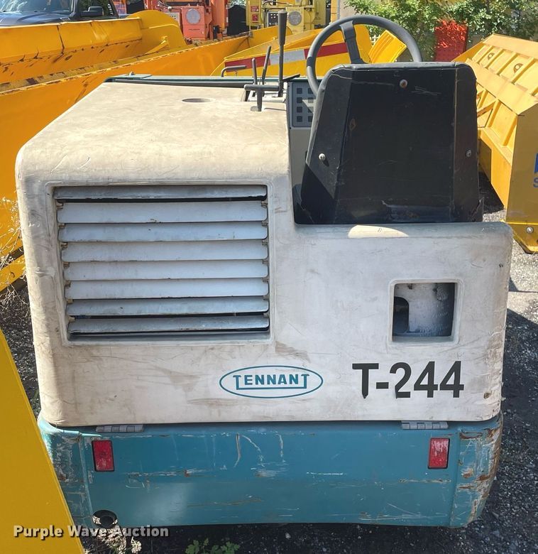 image for item LV9877 Tenant  6400 sweeper