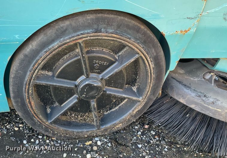 image for item LV9877 Tenant  6400 sweeper