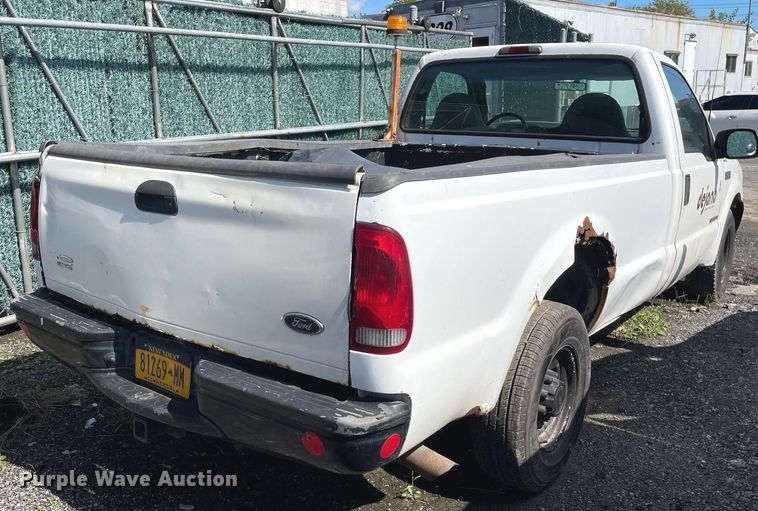 image for item LV9878 2003 Ford  F250 Super Duty XL pickup truck