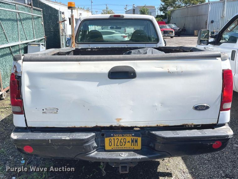 image for item LV9878 2003 Ford  F250 Super Duty XL pickup truck