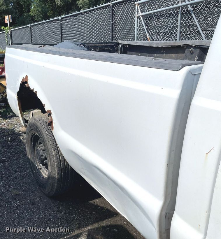 image for item LV9878 2003 Ford  F250 Super Duty XL pickup truck