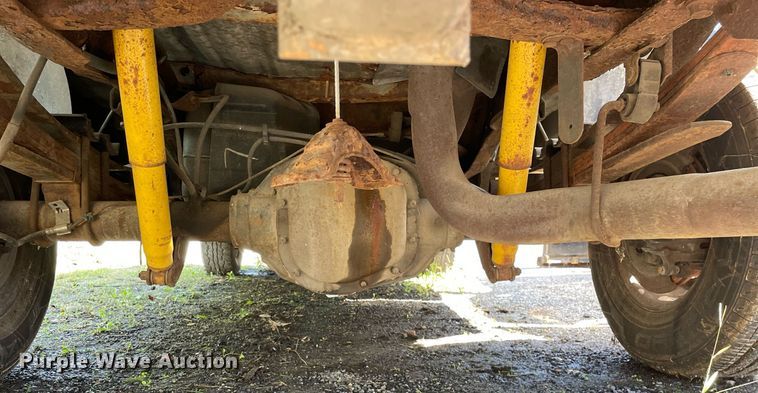 image for item LV9878 2003 Ford  F250 Super Duty XL pickup truck