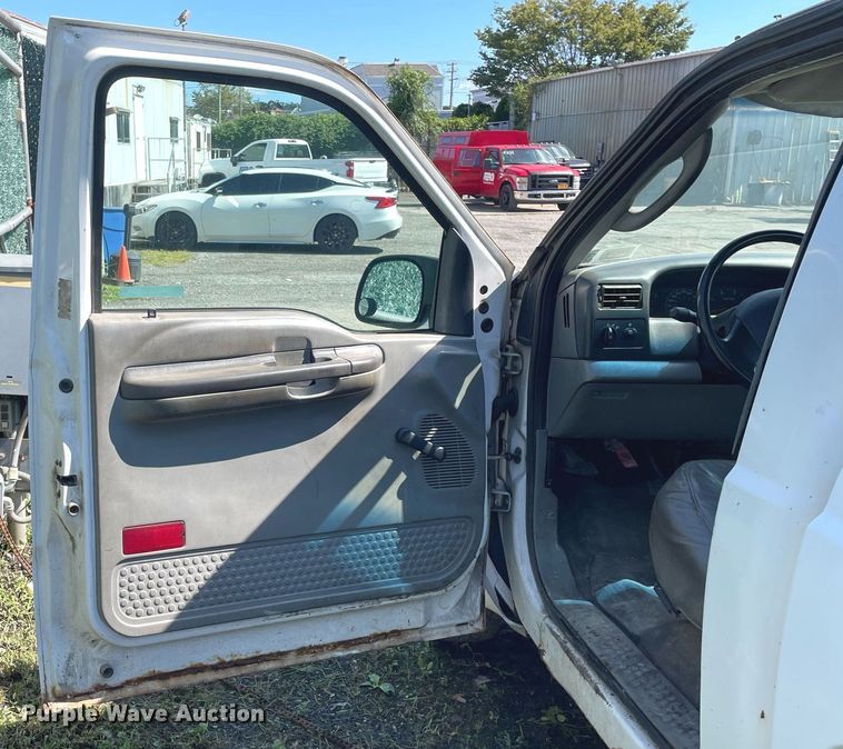 image for item LV9878 2003 Ford  F250 Super Duty XL pickup truck