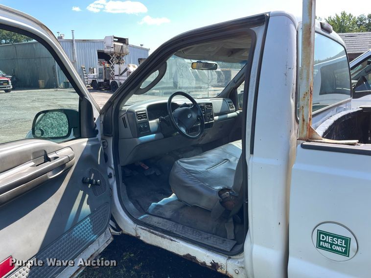 image for item LV9878 2003 Ford  F250 Super Duty XL pickup truck