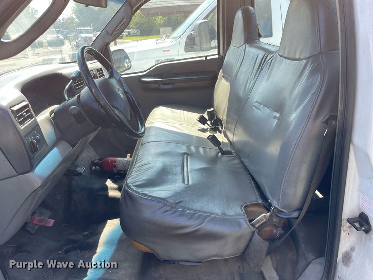 image for item LV9878 2003 Ford  F250 Super Duty XL pickup truck