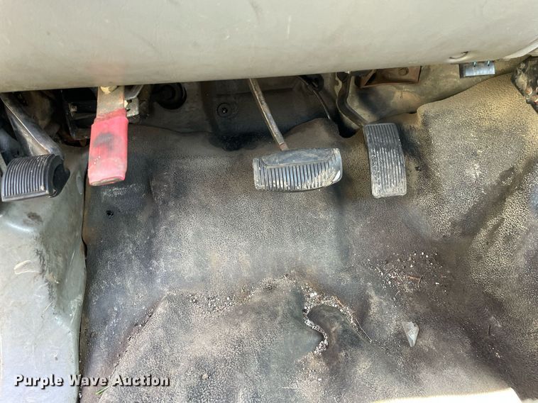 image for item LV9878 2003 Ford  F250 Super Duty XL pickup truck