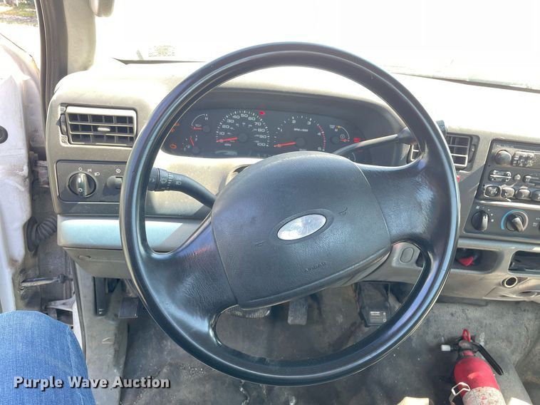 image for item LV9878 2003 Ford  F250 Super Duty XL pickup truck