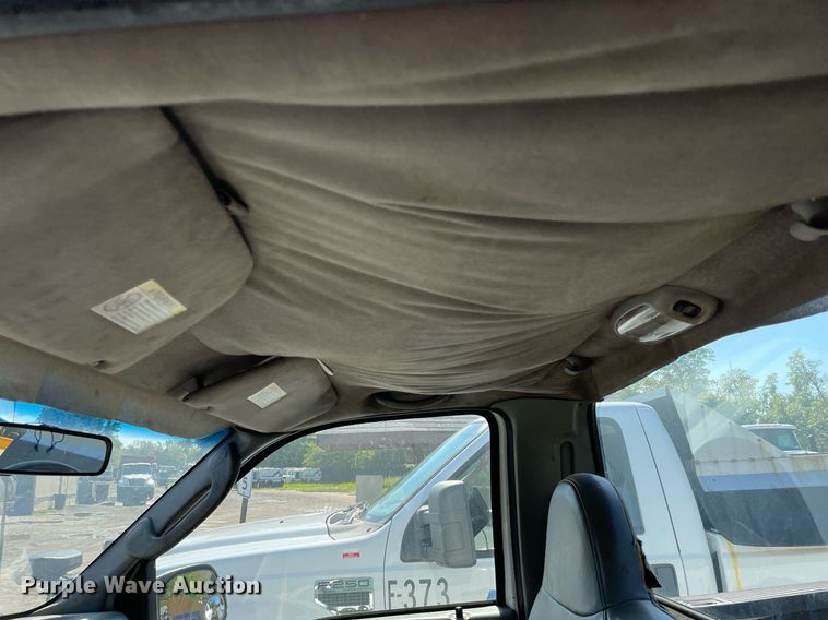 image for item LV9878 2003 Ford  F250 Super Duty XL pickup truck