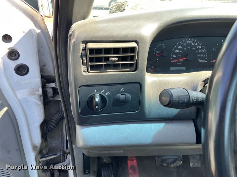 image for item LV9878 2003 Ford  F250 Super Duty XL pickup truck