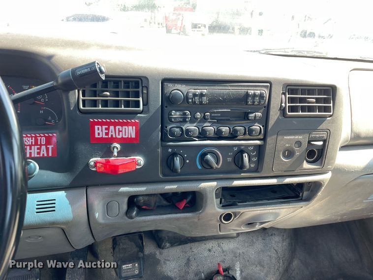 image for item LV9878 2003 Ford  F250 Super Duty XL pickup truck