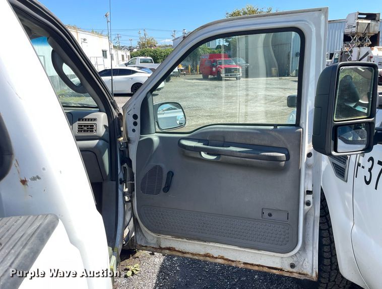 image for item LV9878 2003 Ford  F250 Super Duty XL pickup truck