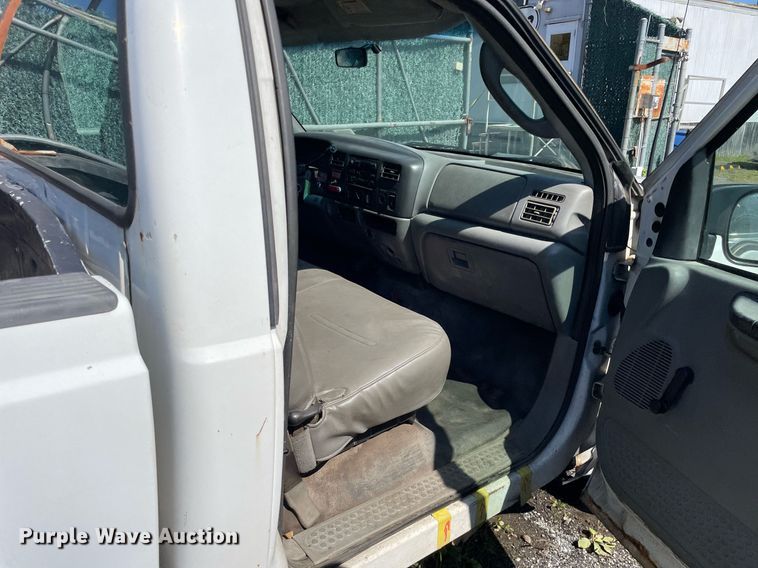 image for item LV9878 2003 Ford  F250 Super Duty XL pickup truck