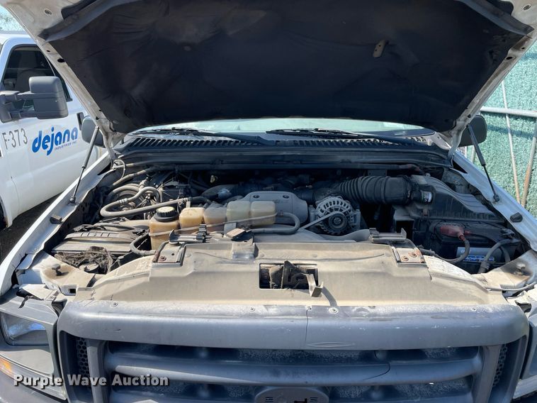 image for item LV9878 2003 Ford  F250 Super Duty XL pickup truck