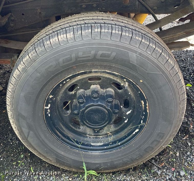 image for item LV9878 2003 Ford  F250 Super Duty XL pickup truck