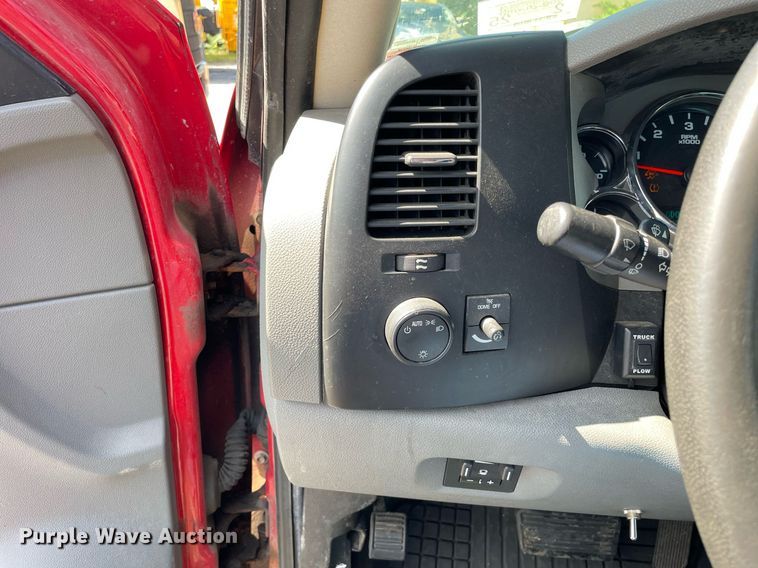 image for item LV9880 2009 Chevrolet  2500HD Ext. Cab pickup truck