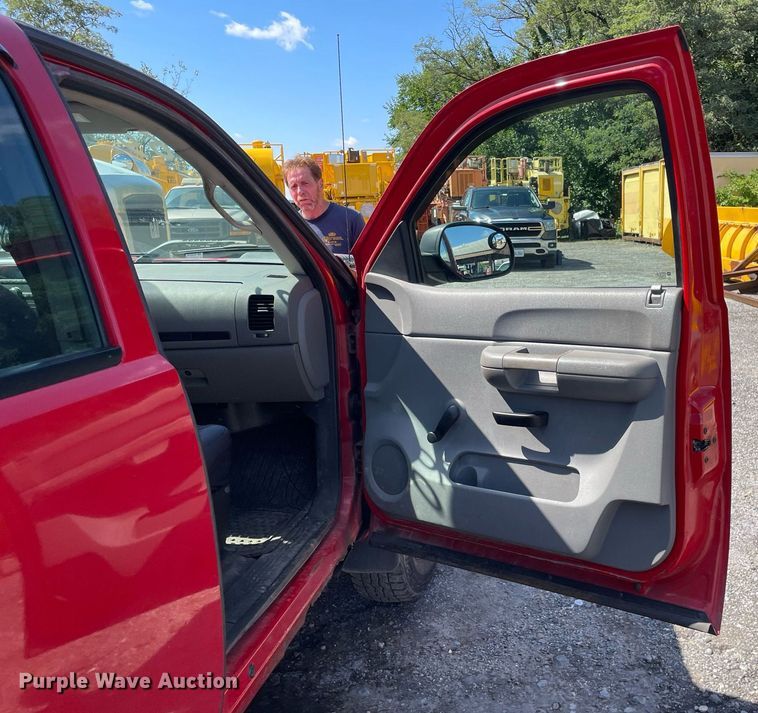 image for item LV9880 2009 Chevrolet  2500HD Ext. Cab pickup truck