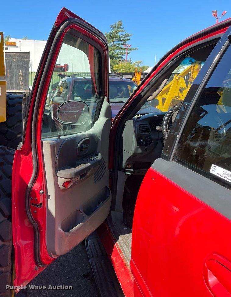 image for item LV9896 2001 Ford F150 XLT  SuperCrew pickup truck