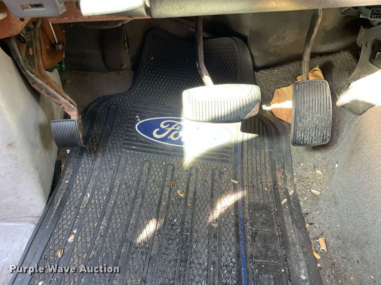 image for item LV9896 2001 Ford F150 XLT  SuperCrew pickup truck