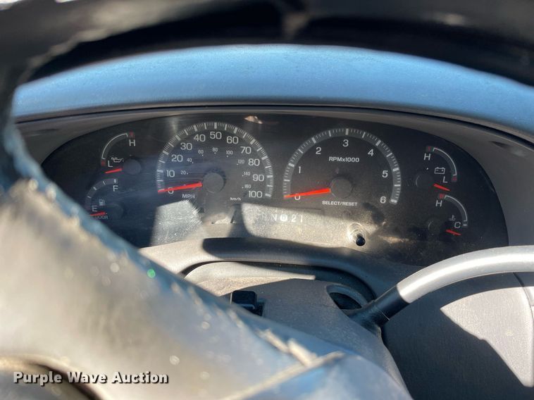 image for item LV9896 2001 Ford F150 XLT  SuperCrew pickup truck