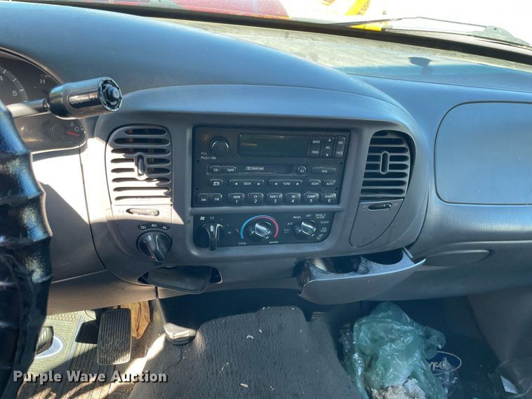 image for item LV9896 2001 Ford F150 XLT  SuperCrew pickup truck