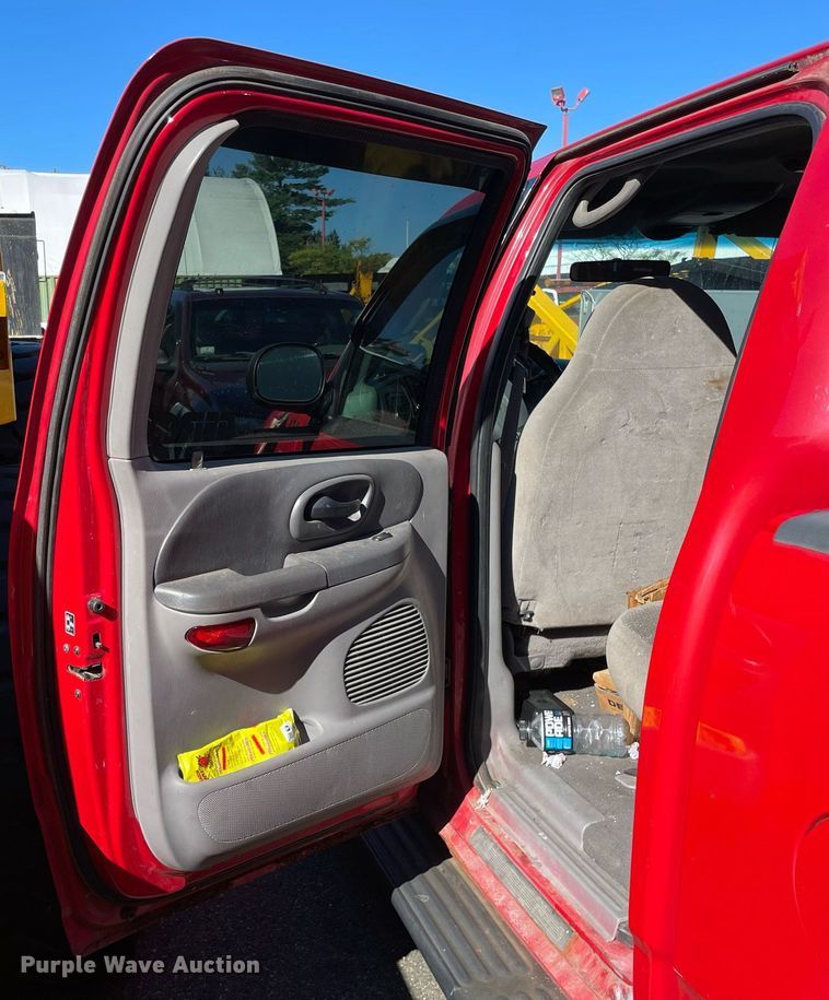 image for item LV9896 2001 Ford F150 XLT  SuperCrew pickup truck