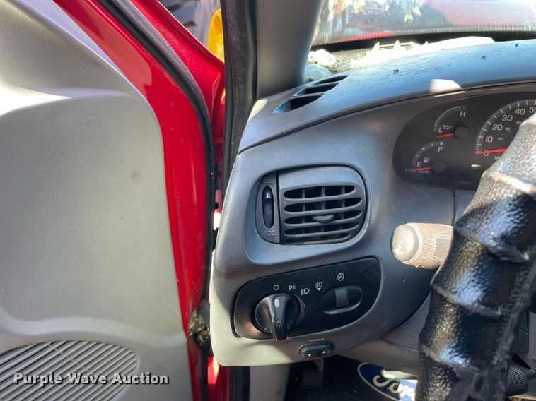 image for item LV9896 2001 Ford F150 XLT  SuperCrew pickup truck