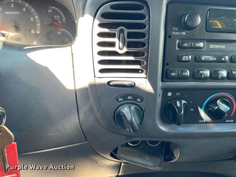 image for item LV9896 2001 Ford F150 XLT  SuperCrew pickup truck