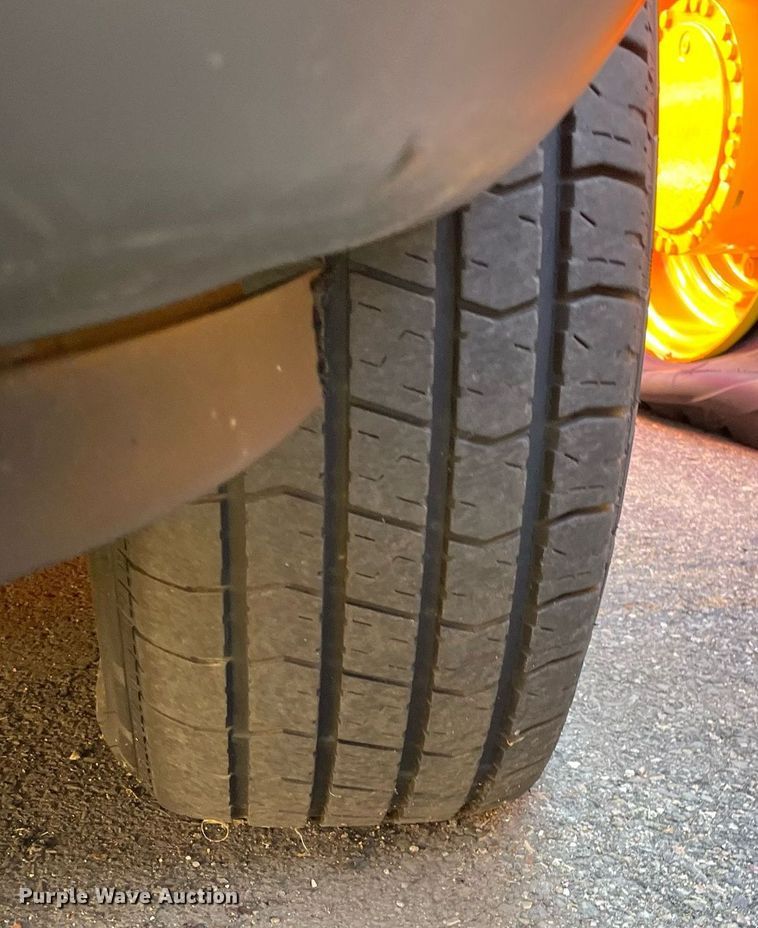 image for item LV9896 2001 Ford F150 XLT  SuperCrew pickup truck