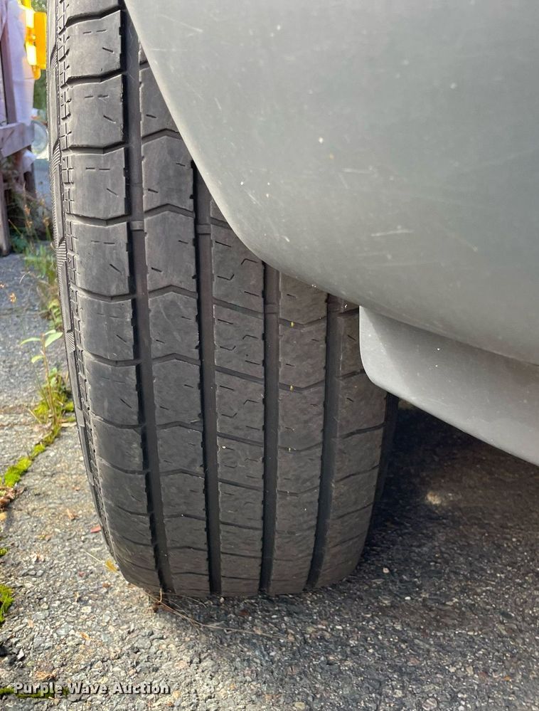 image for item LV9896 2001 Ford F150 XLT  SuperCrew pickup truck